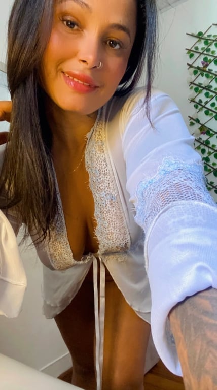 Ísis Brandão a melhor massagem você encontra aqui