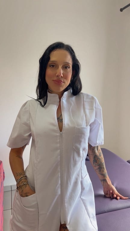 Baby tatuada Massagem sensual em Baby tatuada Massagem sensual em