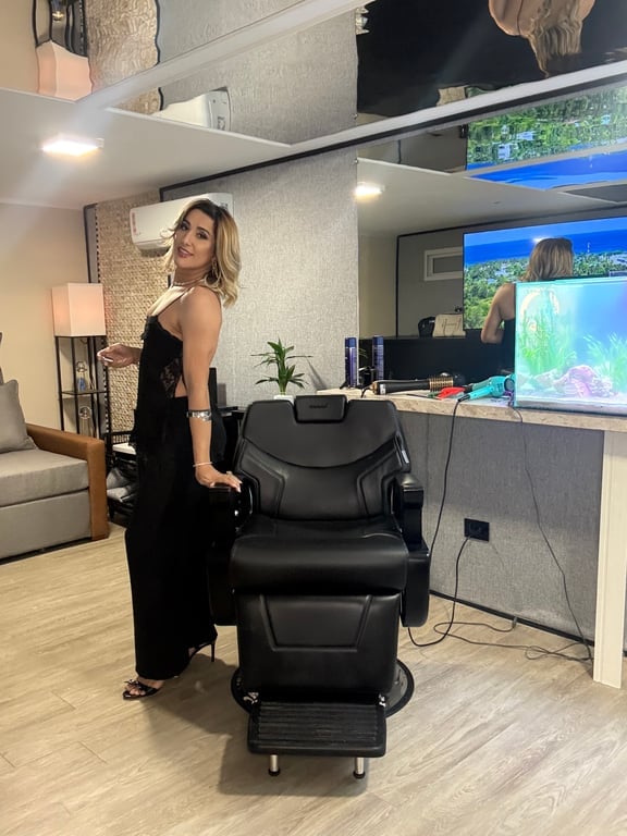 Julia(trans) barbeira VIP e terapeuta corporal