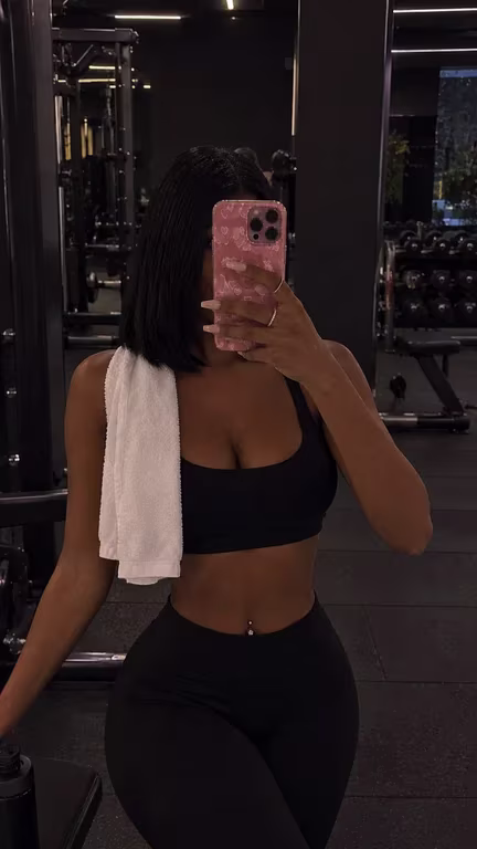 Luana Massagem Relaxante & Sensual atenciosa e mãos de fada Massagem nuru em