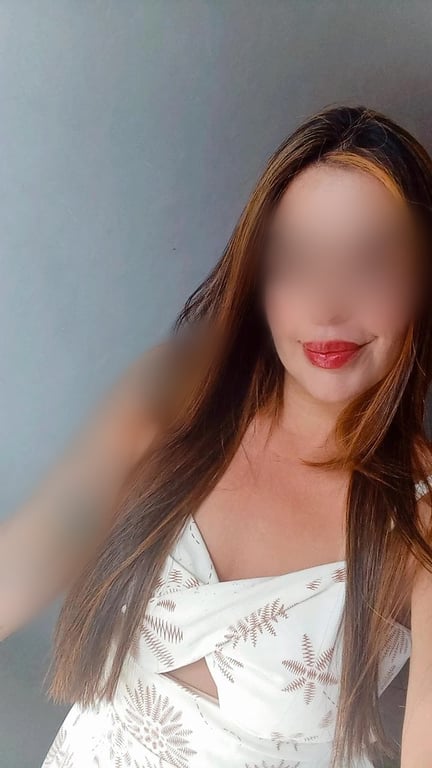 Sou Ruby Terapeuta especializada em massagem terapêutica e sensual.