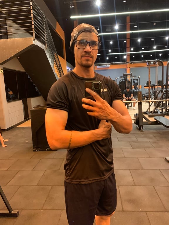 Léo Massoterapeuta | Relaxamento, Conexão e Bem Estar Através do Toque Massagem tântrica em