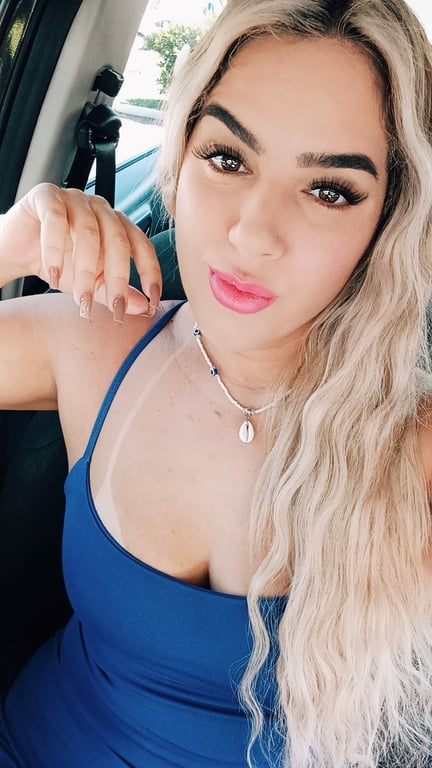 Four Hands - loira e morena a combinação perfeita 