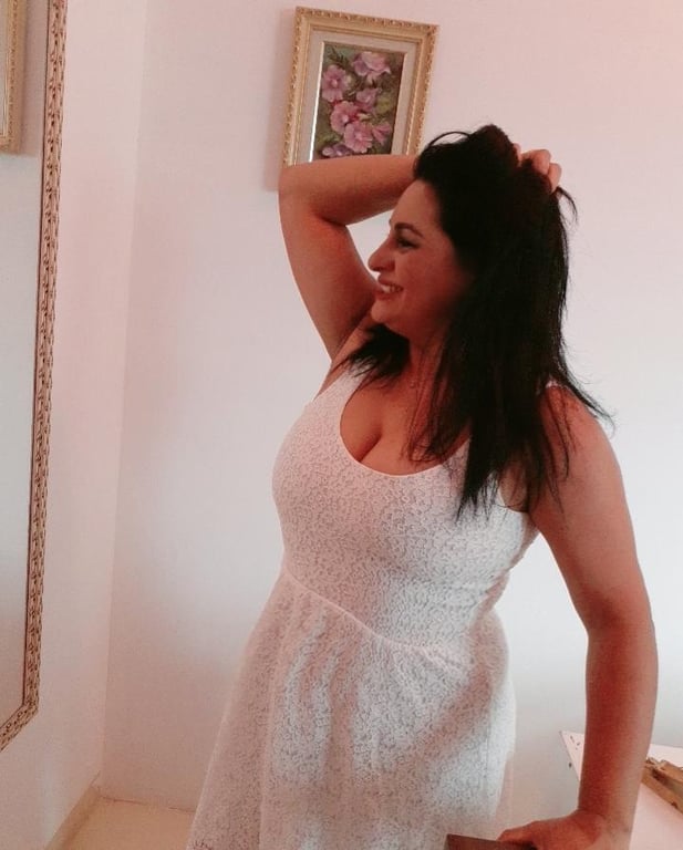 Toque que desperta os sentidos, onde seu corpo pede, e eu atendo.