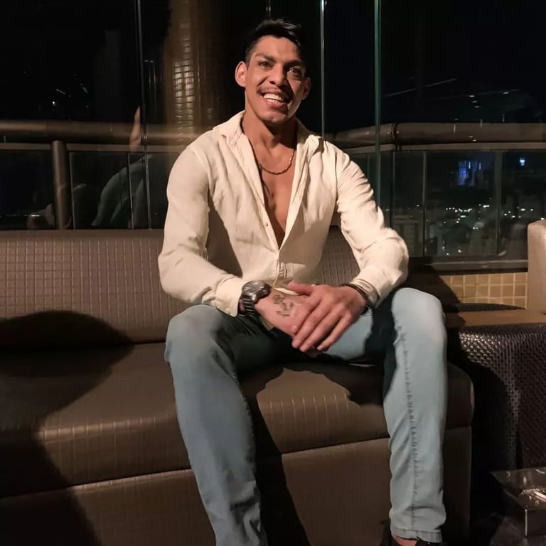 Divino Massoterapeuta e depilador Masculino.
