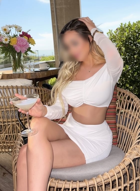 Paola Garcez - A melhor massagem Nuru e relaxante da sua vida! 