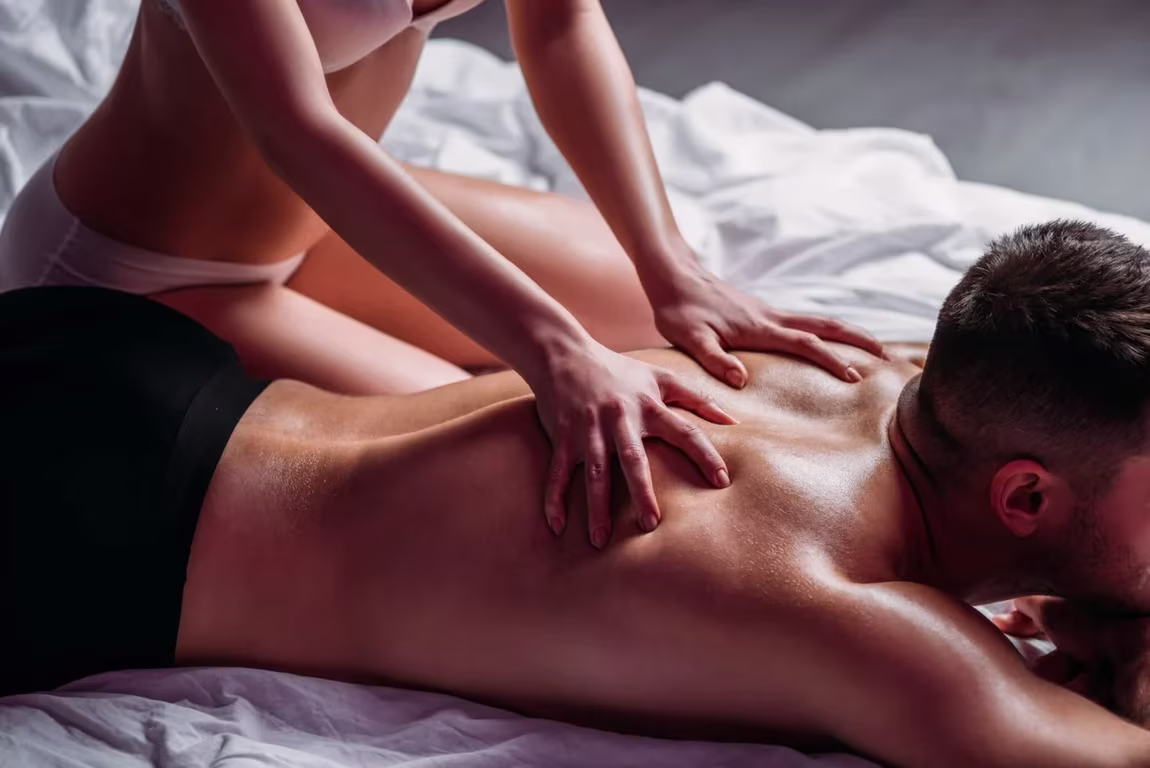 Mikkaelly, Massagem Erotica corpo com corpo Massagem sensual em