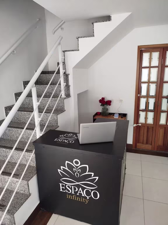 Espaço Infinity... Encontre as melhores terapeutas Massagista em
