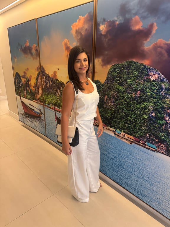 Lari Machado Massagem Tântrica e Vivência Nuru, Spa e Dominatrix 