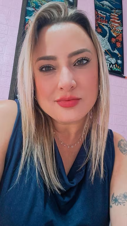 Karen – Experiência em Massagens Relaxantes e Bem Estar