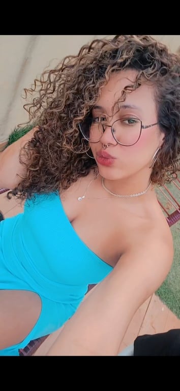 Terapeuta Fernanda O poder do toque que acalma e seduz Massagem sensual em