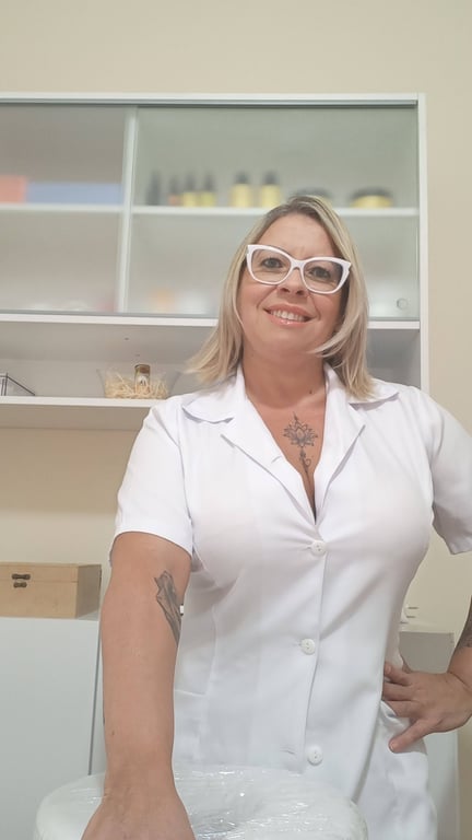 Cris Milf Massoterapeuta especialista em massagem sensuais. Massagem tântrica em