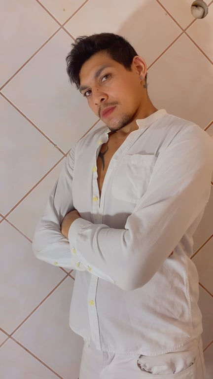 Divino Massoterapeuta e depilador Masculino. Massagem nuru em