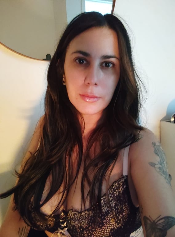 Edy ATENDIMENTO EXCLUSIVO PARA ASSINANTES DO CONTEÚDO COM 50% DESCONT Massagem nuru em