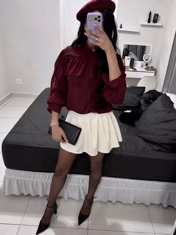 Yasmin massoterapeuta elegante simpática e educada