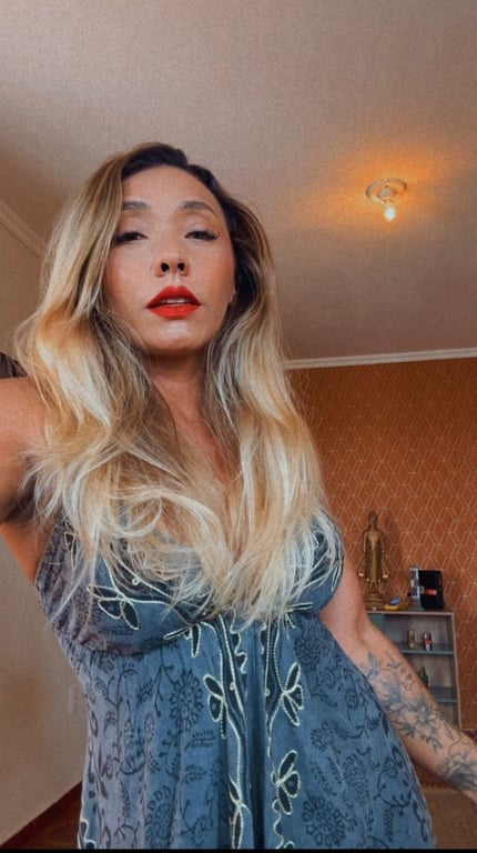 Ellen massagista especializada em técnicas tântricas e sensuais