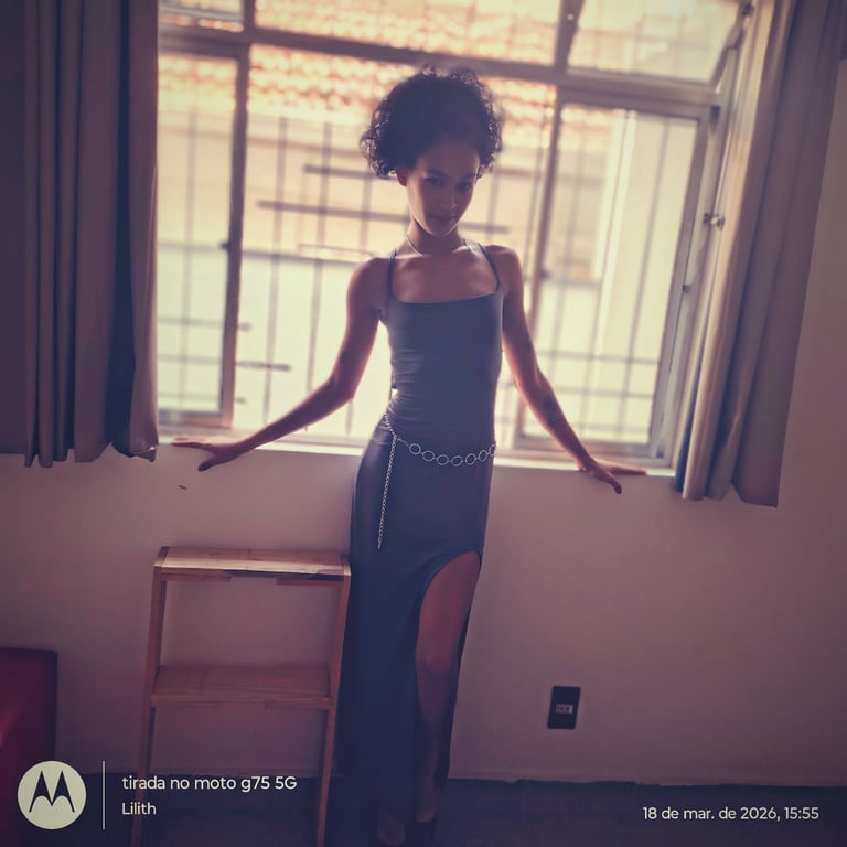 Sua moreninha massagista tatuada Massagista em