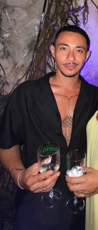 terapeuta Prazer, Victor - toque e práticas tântricas Prazer, Victor - toque e práticas tântricas