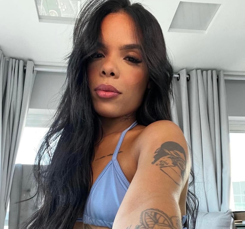 Sabrina Salles | 22 anos | Especialista em Massagens Sensoriais e Rela