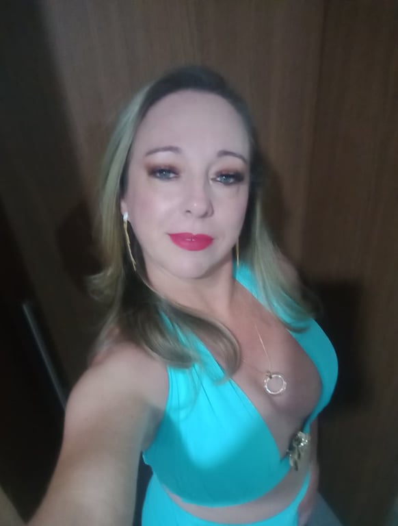 Pren Agni Massoterapeuta e Terapeuta Tântrica Massagem sensual