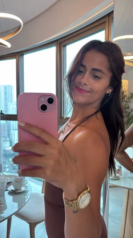 Terapeuta Elayne Seu corpo merece ser tocado com respeito e presença Massagista