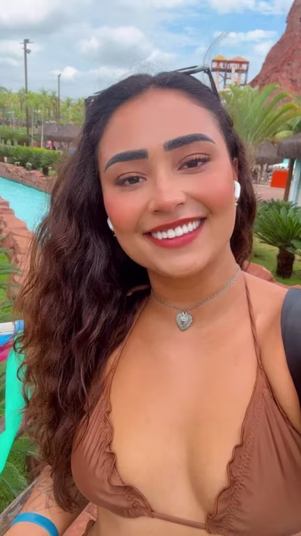 Helen Del Conti - Especialista em massagem Nuru…