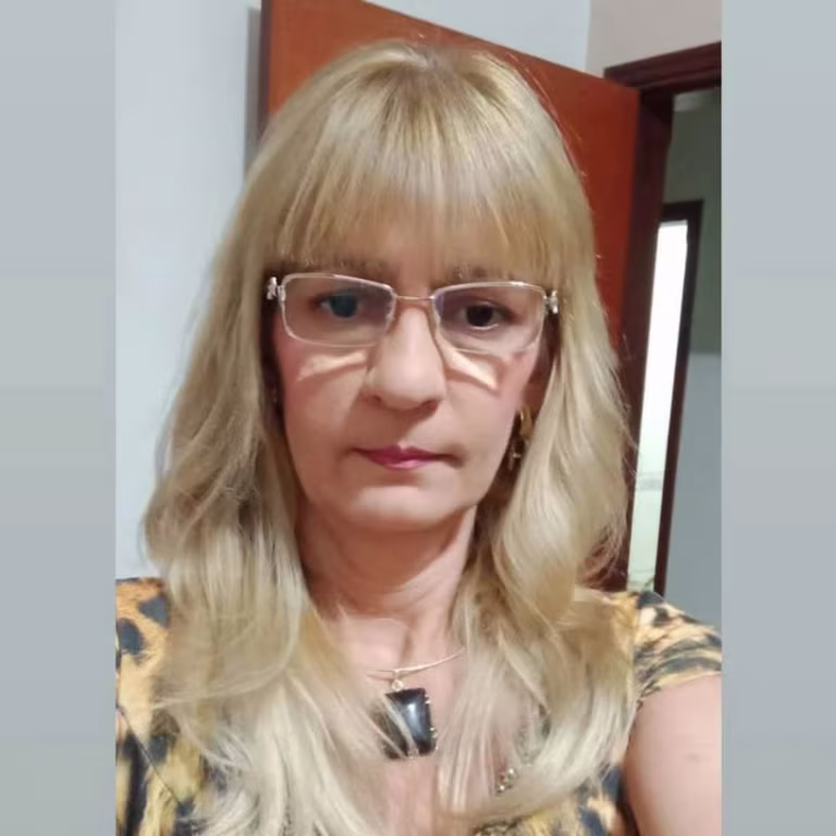 Joyce Ferreira Massoterapeuta E Terapeuta. Massagista em