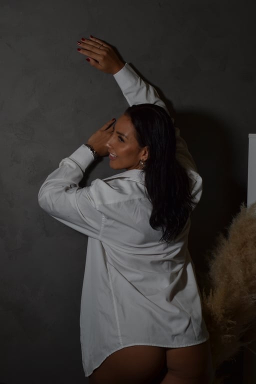 Terapeuta Manu: Massagista Premium • Experiência Sensorial Completa •