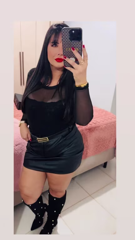 Júlia Miranda massagem tântrica, relaxante e Nuru Massagem tântrica