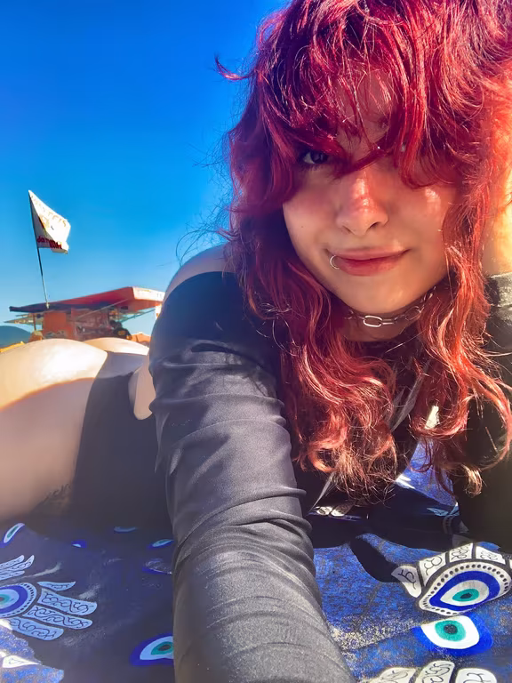 Novinha ruiva rockeira