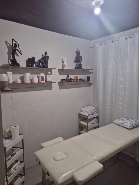 Bruna Massagista | Seu corpo pede uma pausa, sua mente também Massagem em