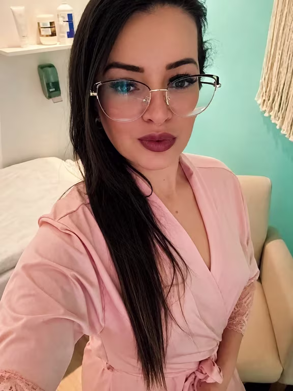 Camila Bueno Massoterapeuta, Terapeuta Tântrica Atende aos Domingos. Massagem sensual em