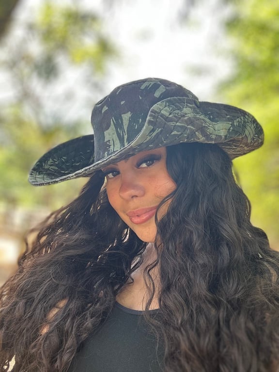 Terapeuta Jhennifer Falcão 25 anos 