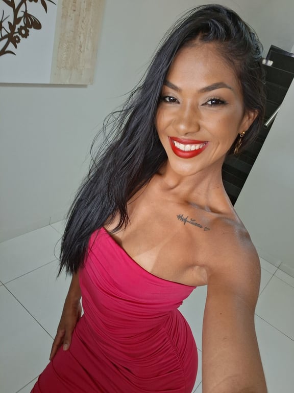 Joyce terapeuta nuru e tântrica desfrute do prazer ao toque