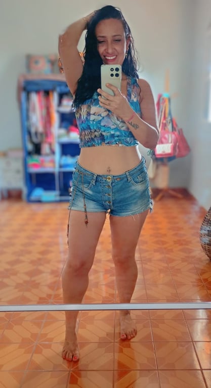 Jasmin, mãos de fada ,entre o toque e o desejo o tempo para. Massagem em