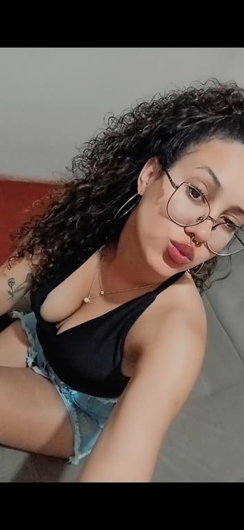 Terapeuta Fernanda O poder do toque que acalma e seduz Massagem sensual em