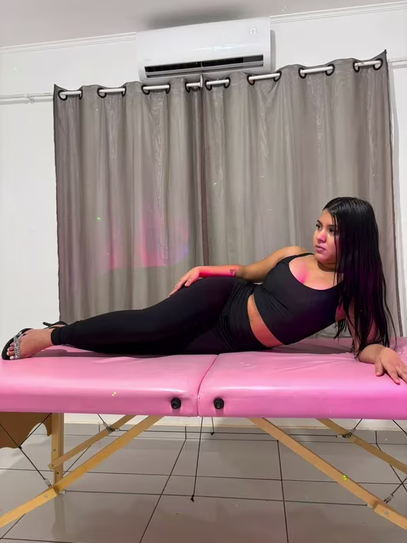 Kelly, novinha massagem nuru