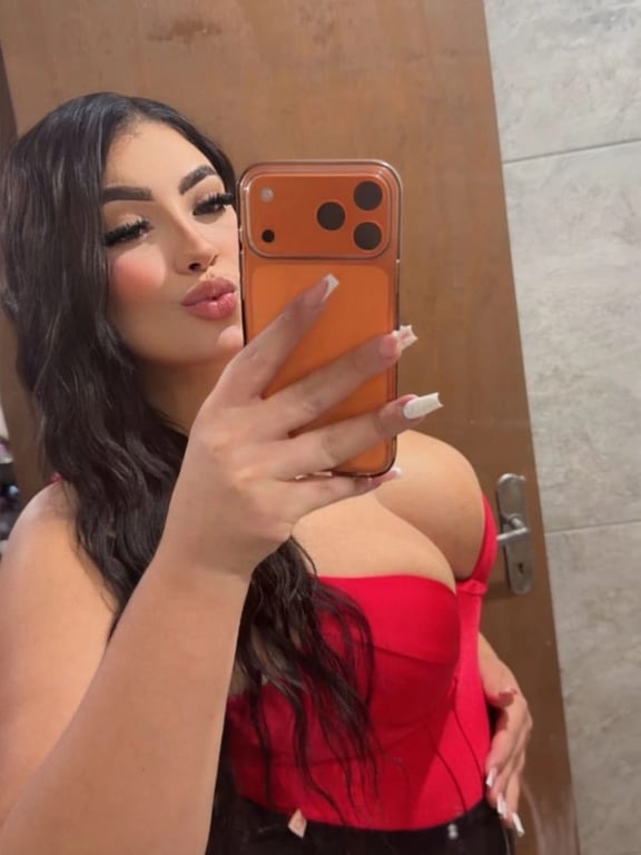 Sofía massagem com Finalização