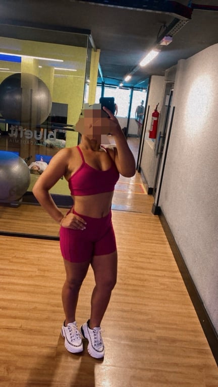 Yara | Massoterapeuta Especializada em Experiências de Bem-Estar