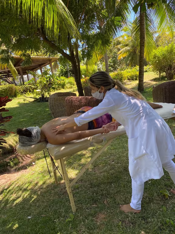 Danii Massoterapeuta MIX RELAXANTE PREMIUM Massagista em