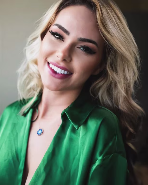 Júlia Massoterapeuta