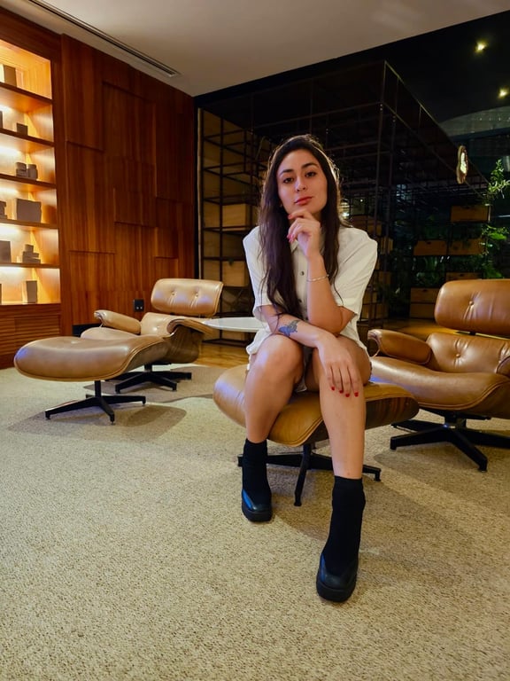 Clara - Se permita à vivência! Allow yourself to experience it! Massagem Clara - Se permita à vivência! Allow yourself to experience it! Massagem