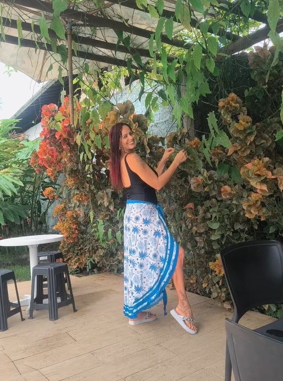 Massoterapeuta e Especialista em Depilação Masculina.