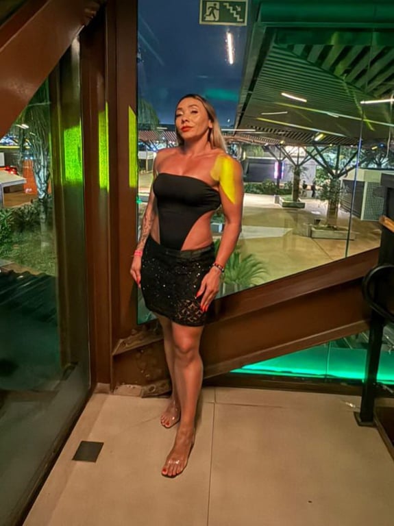 Ellen massagista especializada em técnicas tântricas e sensuais