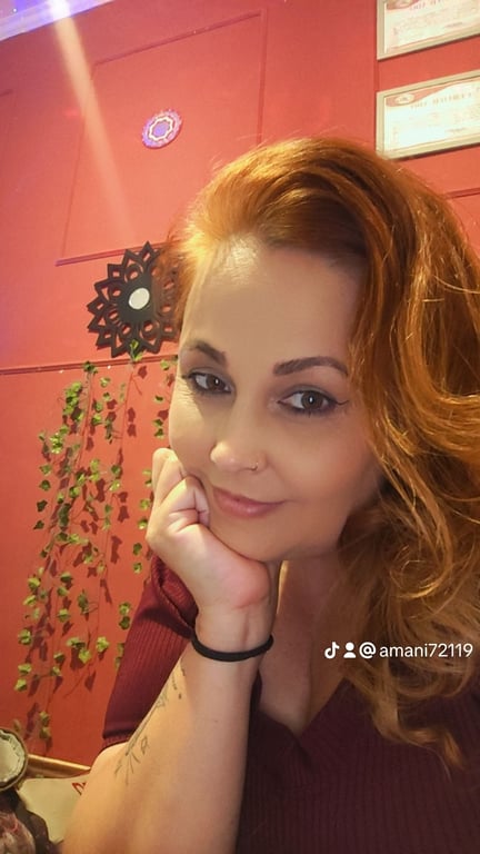 Júlia, Massoterapeuta, Sexóloga e Terapeuta 