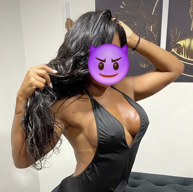 Karla — Vivência de mútua,nuru e tantrica. 