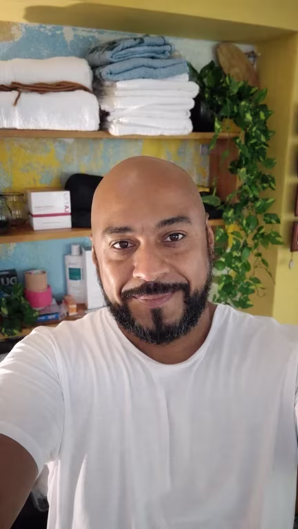 Uelton Massoterapeuta alivie dores e recupere seu bem estar Massagem sensual em