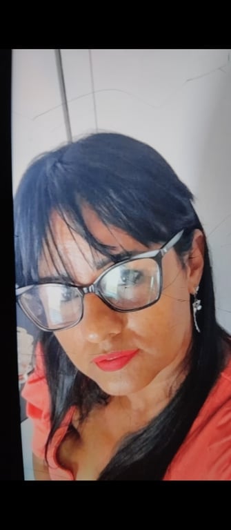 Eli especialista em massagem relaxante muscular Massagem sensual em