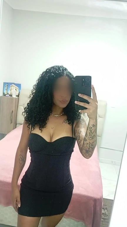 Lara Silva - Nova na cidade. Temporada curta!