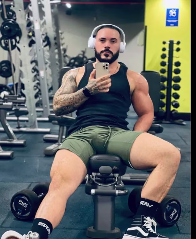 Noah massoterapeuta tântrico